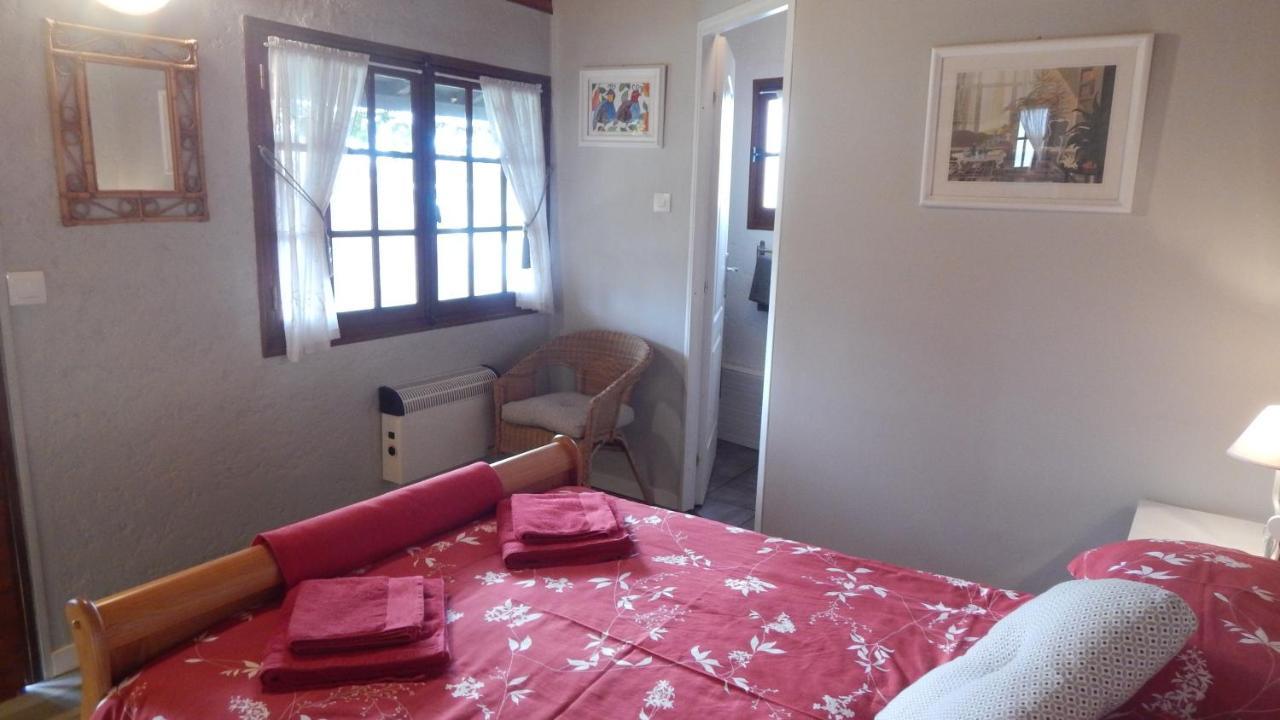 The Petite Chalet Chambre D'Hotes L'Isle-Jourdain  Bagian luar foto