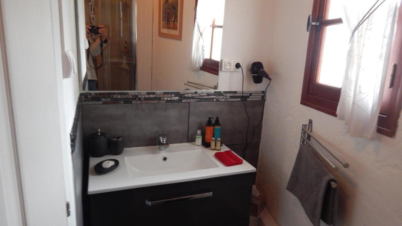 The Petite Chalet Chambre D'Hotes L'Isle-Jourdain  Bagian luar foto